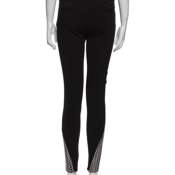 Cute Diane von Furstenburg printed skinny leg pants. - Picture 3 of 4